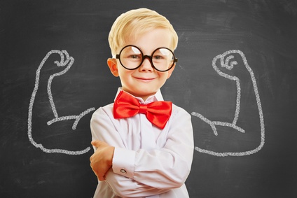 Fotolia enfant devant un tableau noir